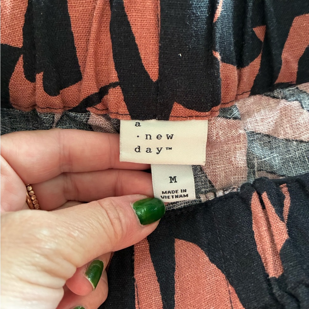 NWOT a new day Black and Brown Patterned High Waist Shorts - Picture 4 of 4